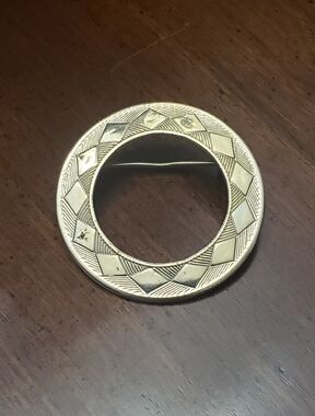 VINTAGE Goldtone Circle Wreath Brooch